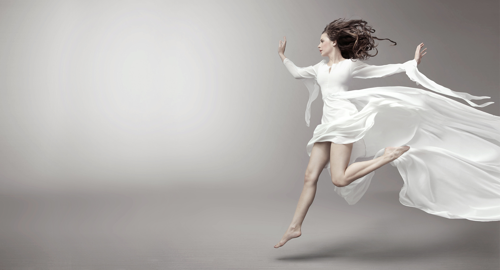 Gray_background_balerina_1920x1039